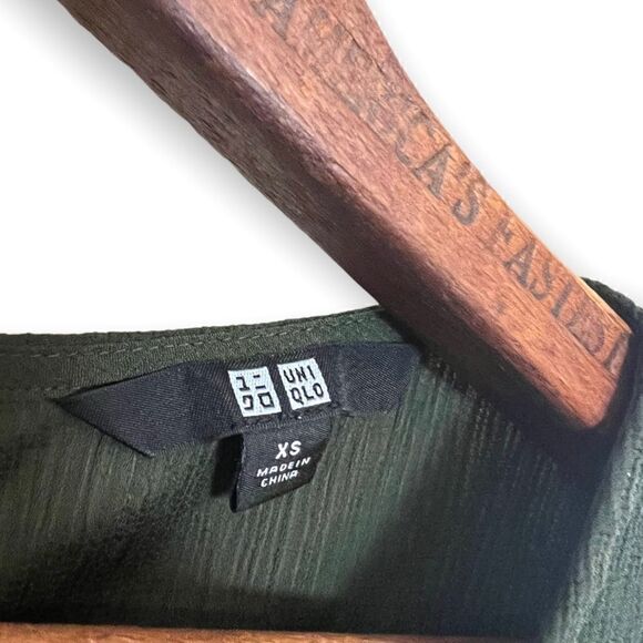 Uniqlo Short Sleeve Flowey Crewneck Top - Picture 4 of 7